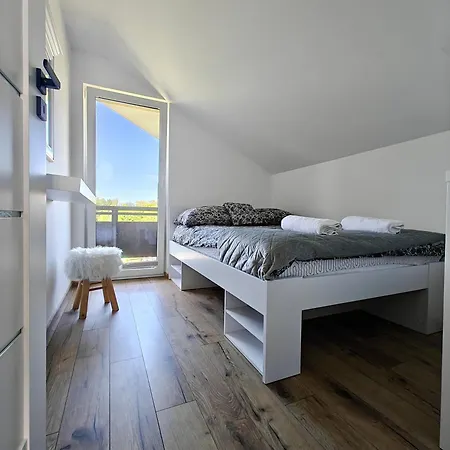 Pod Gwiezdzistym Niebem Zastan