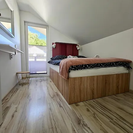 Pod Gwiezdzistym Niebem Holiday home Zastan